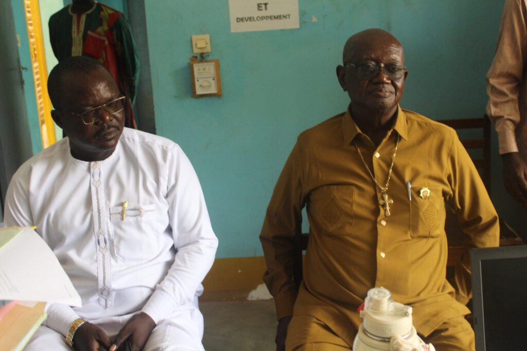 le président du conseil provincial du moyen chari s’est rendu au lycée ahmed mangué afin de constater l’état d’avancement du chantier.